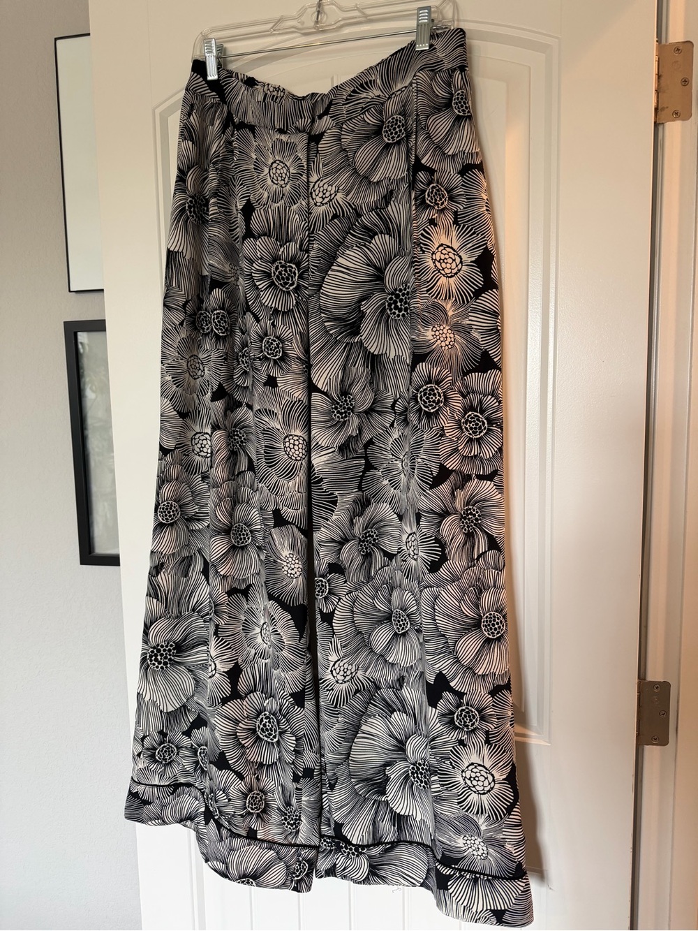 Express Black & White Floral Wide-Leg Pants